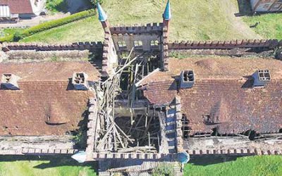Dieses Dach ist nicht mehr zu retten, das Schloss aber sehr wohl!