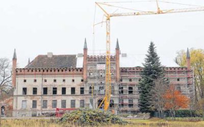 Ein Blechhut mit breiter Krempe für das Broocker Schloss