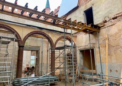 Aufbau der Schalung in der oberen Halle, für die Decke über dem ersten Obergeschoss