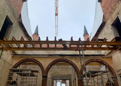 Aufbau der Schalung in der oberen Halle, für die Decke über dem ersten Obergeschoss