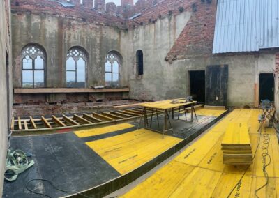 Aufbau der Schalung in der oberen Halle, für die Decke über dem ersten Obergeschoss