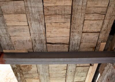 Restaurierung der letzten erhaltenen Vollholzdecke