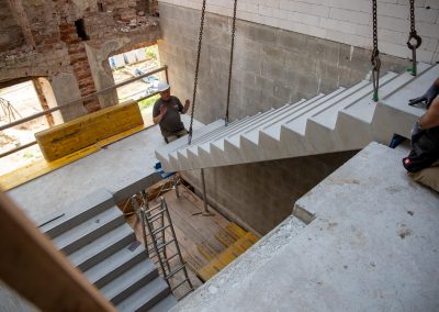Die ersten Teile für das neue Treppenhaus B