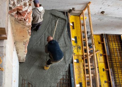 Die ersten Teile für das neue Treppenhaus B