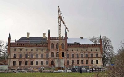 Ade Notdach: Schloss bekommt jetzt neue Schornsteine und Ziegel