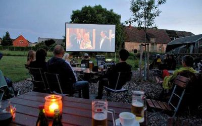 Ganz schön französisch: Auf Boulespiel folgt Kinofilm bei Wein und Snacks